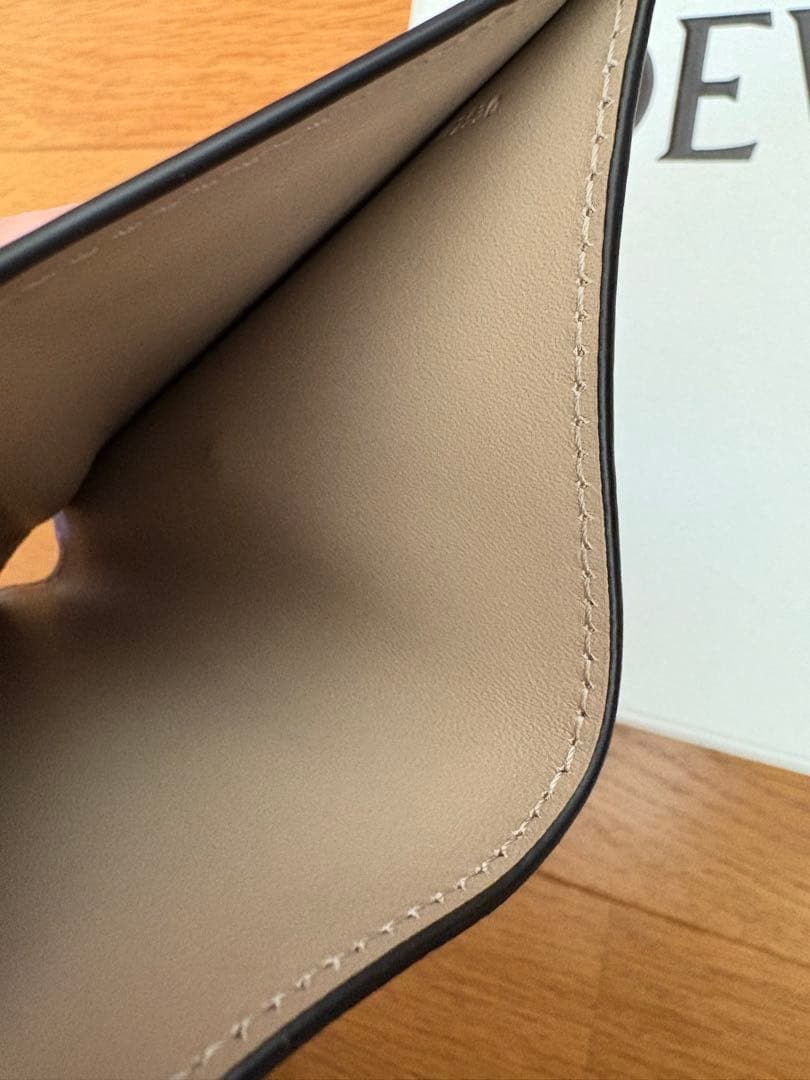 ロエベ　アナグラムトライフォールドウォレット