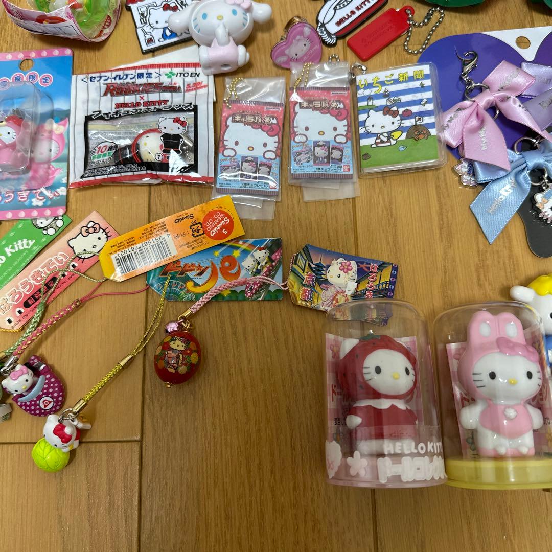 サンリオ ご当地キティ ストラップ タオル カプセルトイ フィギュア USJ