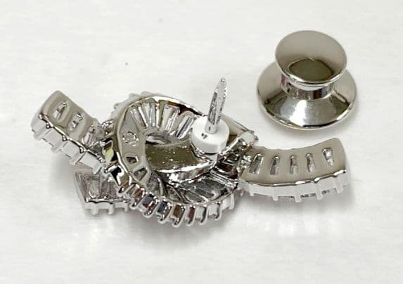【SWAROVSKI】ピンバッジ タックピン スワールデザイン 結び目 美品