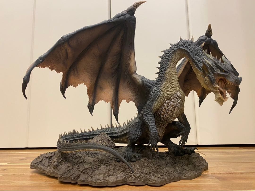クリエイターズモデル　黒龍ミラボレアス　モンスターハンター　フィギュア