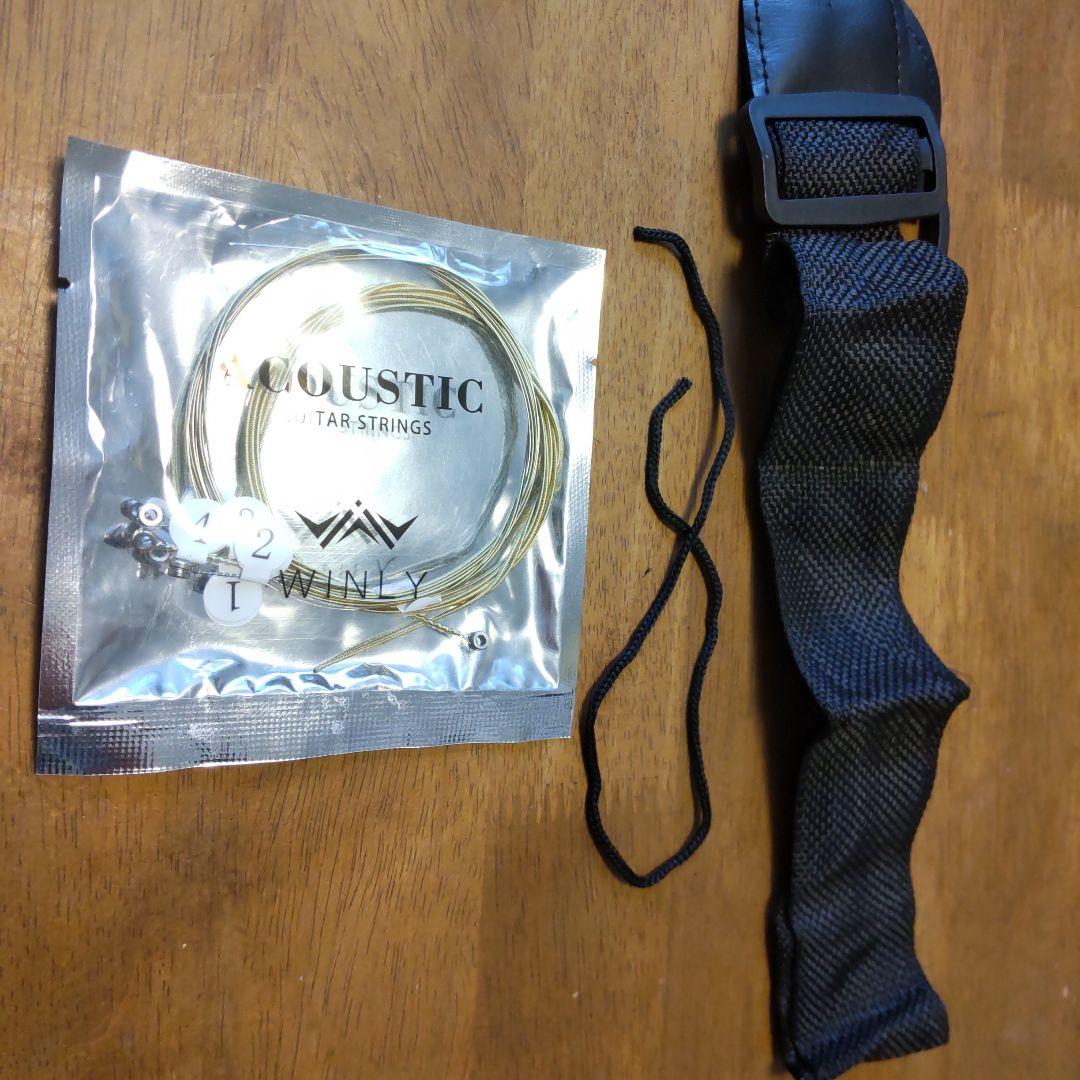 (新品)格安！カッタウェイデザインの、アコースティックギター、ストラップ、弦付