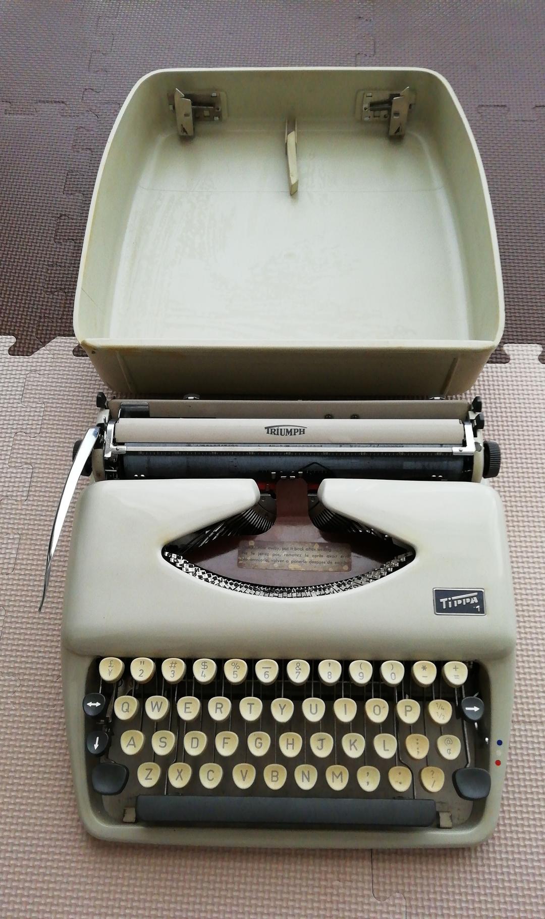 triumph タイプライター　1975年頃購入　昭和40年代　昭和50年代