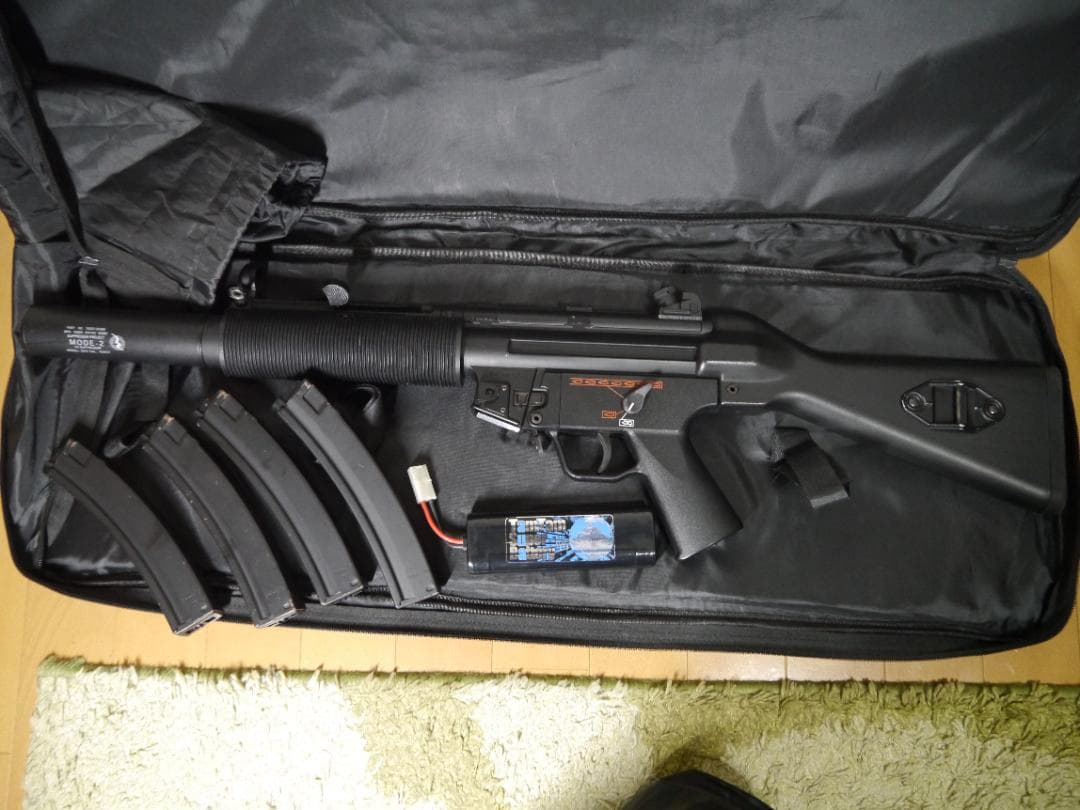 【中古】東京マルイ　H&K MP5 SD5 マガジン4本＋ソフトケース付