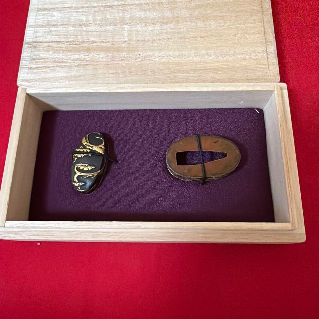 拵え栄えする一品です！ 繊細細工の松図　赤銅魚々子地縁頭 象嵌色絵 縁頭刀装具