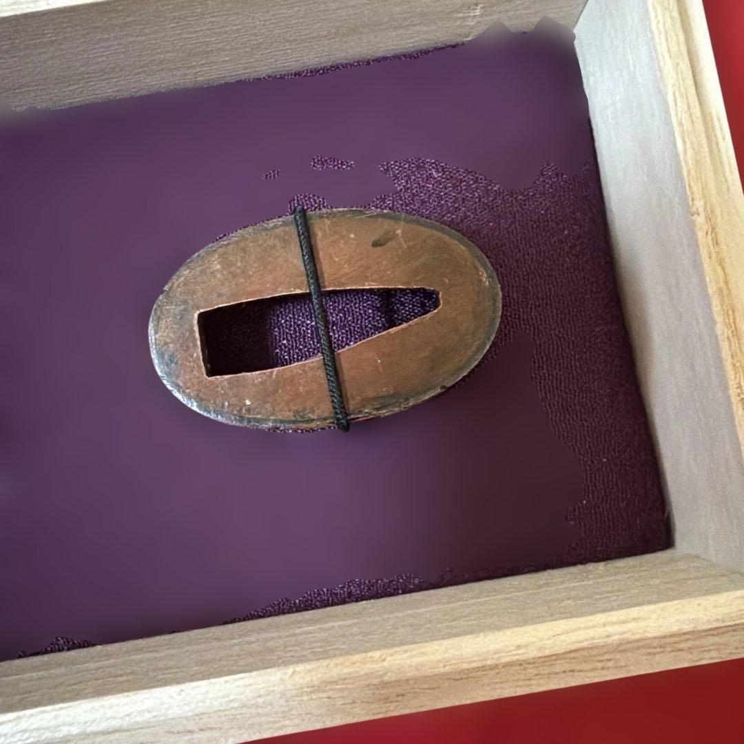 拵え栄えする一品です！ 繊細細工の松図　赤銅魚々子地縁頭 象嵌色絵 縁頭刀装具