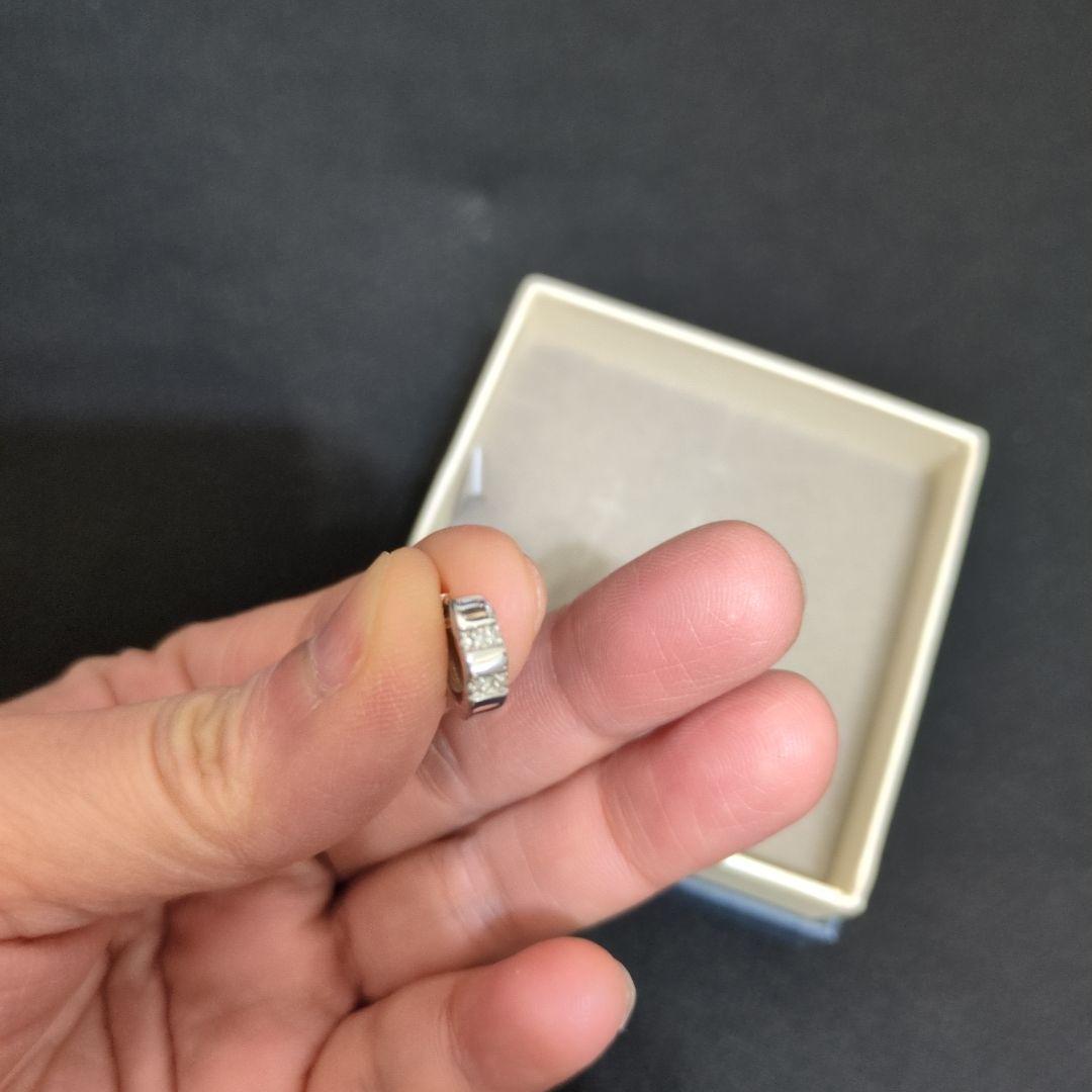 ダイヤモンド付きk18WGフープ ピアス(片耳用)