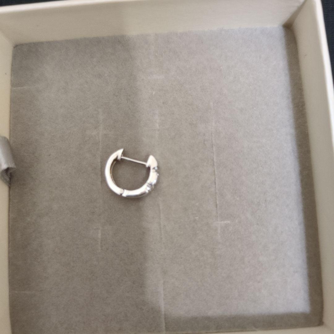 ダイヤモンド付きk18WGフープ ピアス(片耳用)