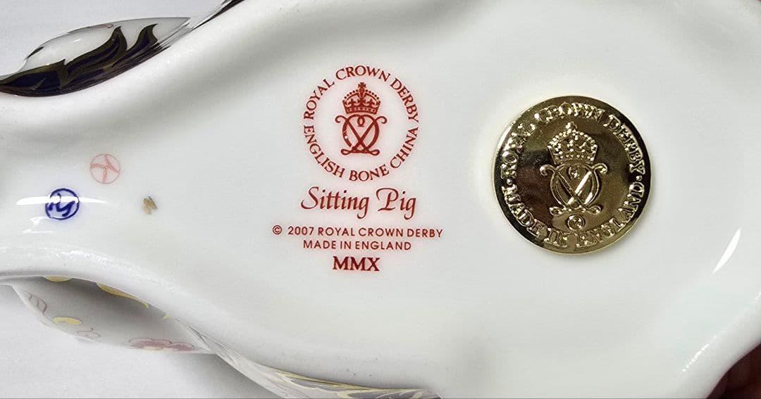 工芸品  Crown Derby Sitting Pig