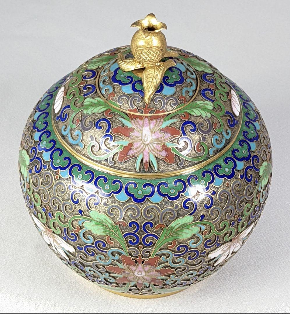 【未使用】七宝焼　景泰藍　柘榴（ざくろ）唐草紋様 蓋付き壺　金彩 蓋物 茶道具