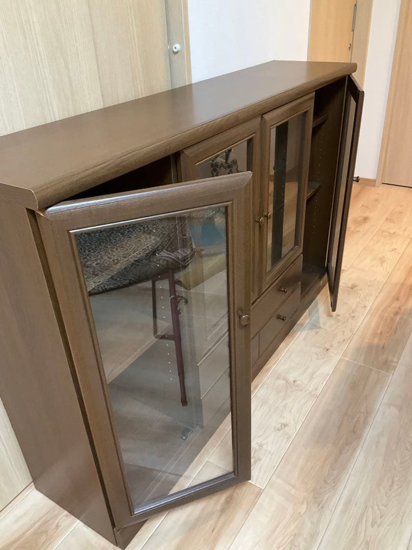 美品　高級大型サイドボード　木製キャビネット　収納容量大　ガラス扉　鏡　引き出し