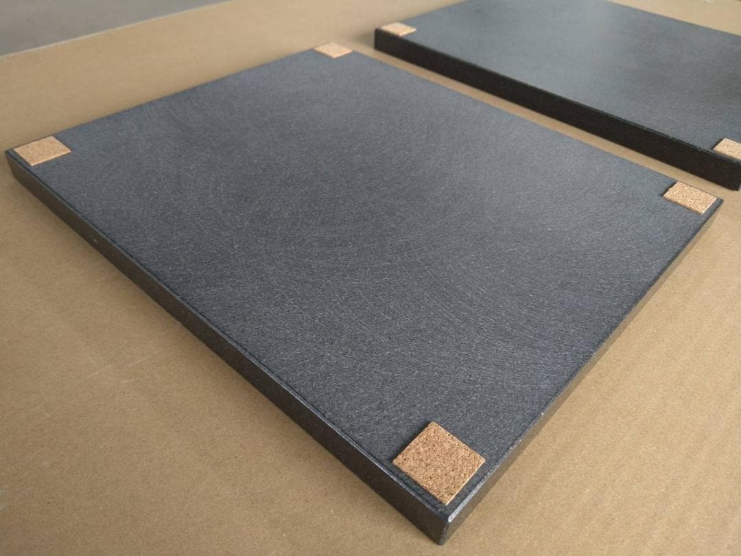 天然黒御影石　山西黒　オーディオボード　●300×250×17　5面磨き●　ペア