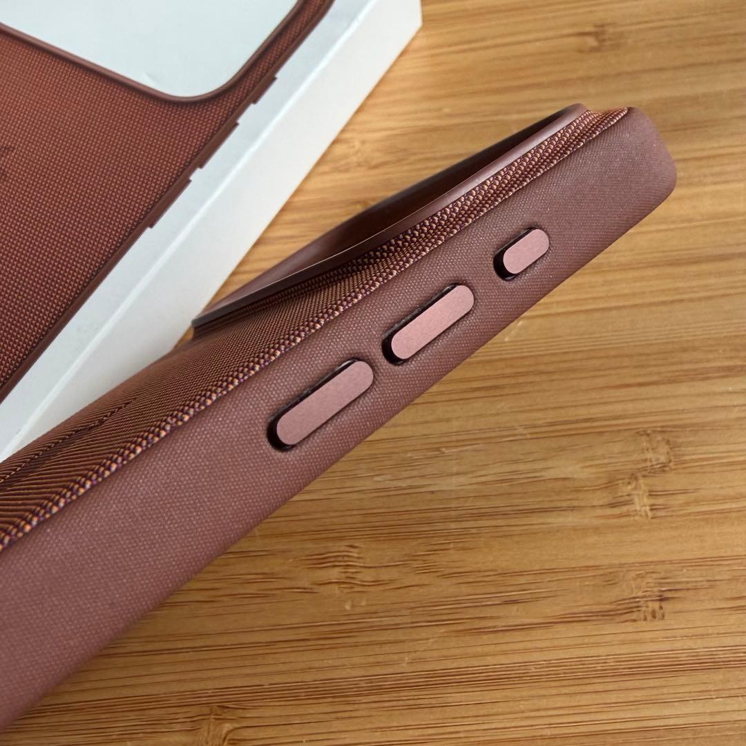 Apple純正 iPhone 17 Pro テックウーブンケース シエナ