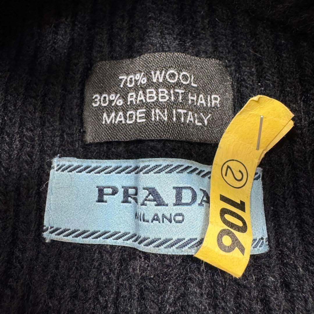 【人気】PRADA ニット帽　ロゴ　ブラック　三角　プレート