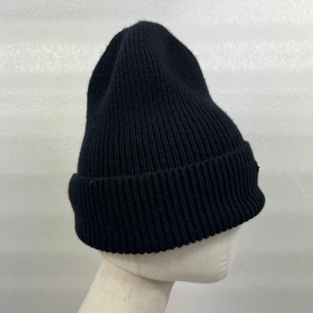 【人気】PRADA ニット帽　ロゴ　ブラック　三角　プレート