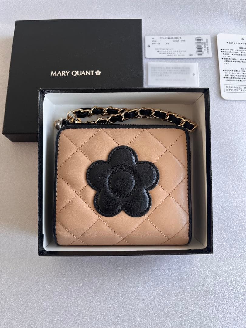 【完売品】MARY QUANT スクエアキルトウォレット ベージュ×ブラック