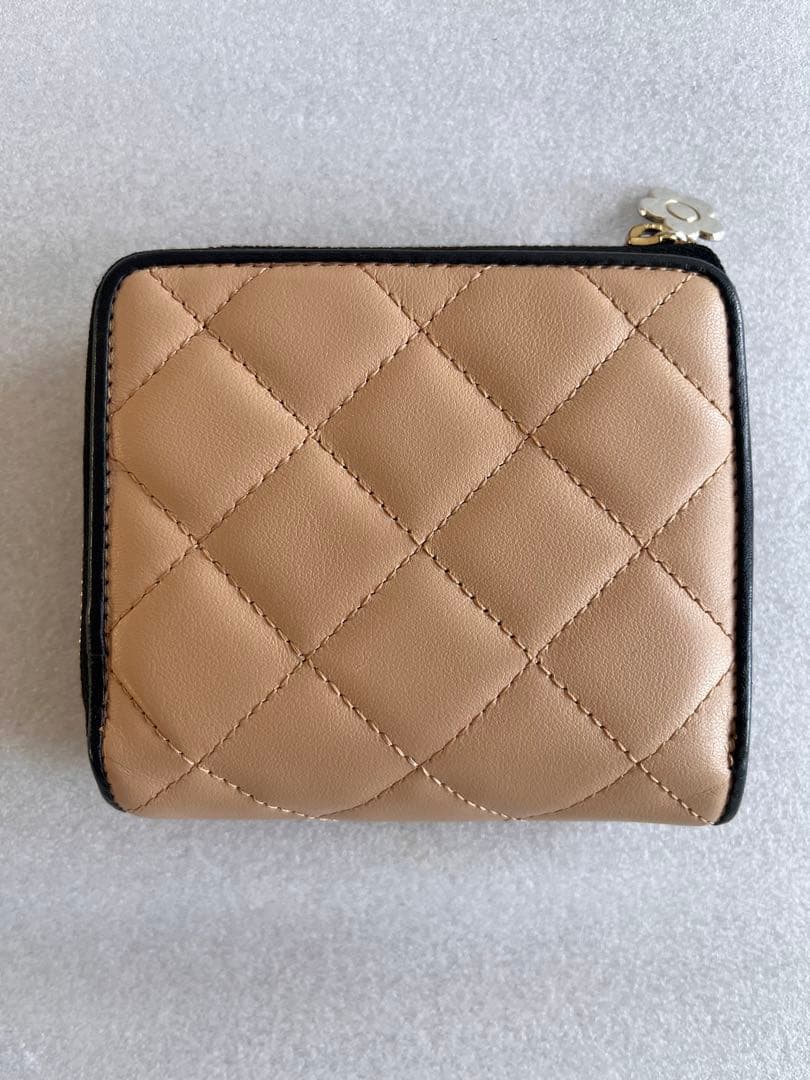 【完売品】MARY QUANT スクエアキルトウォレット ベージュ×ブラック