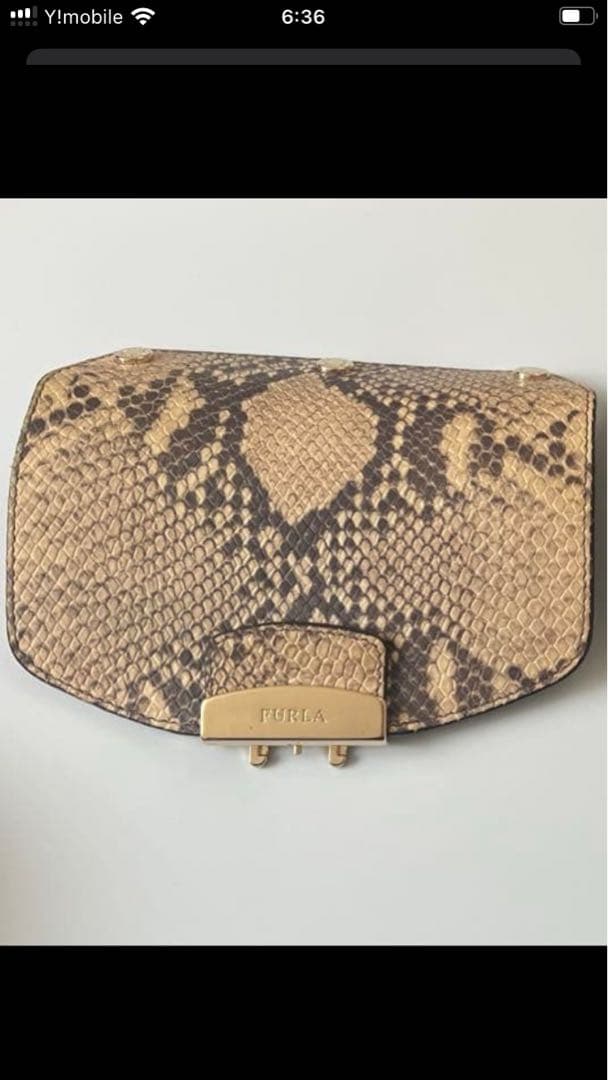 新品同様 フルラ メトロポリス ショルダーバッグ 替フラップ付（蛇革柄）