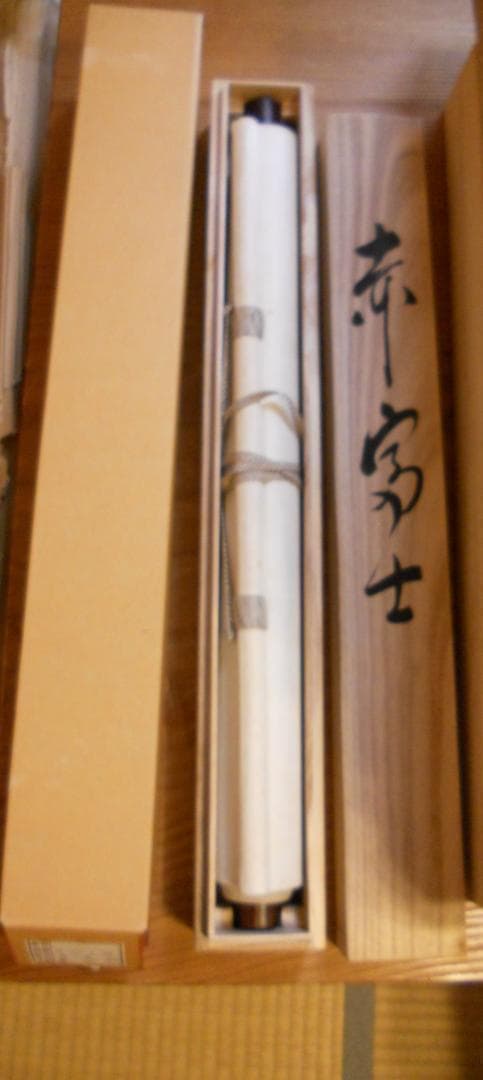 掛け軸 秀峰 赤富士図 絹本 希少 軸装 茶道具 掛軸 美品 です。