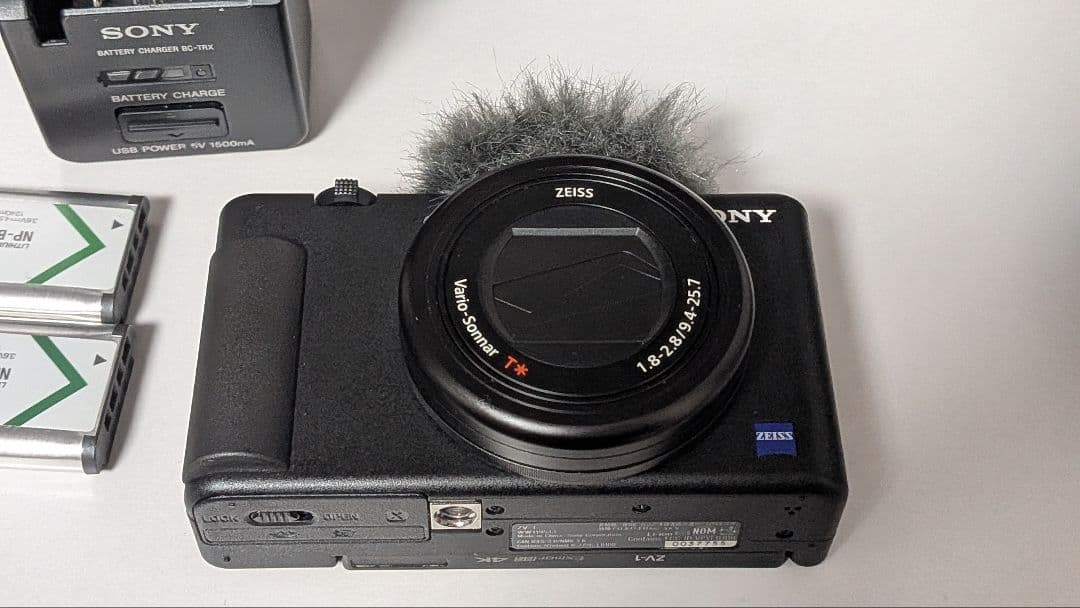 SONY ZV-1 デジタルカメラ ウィンドシールド&グリップ付き