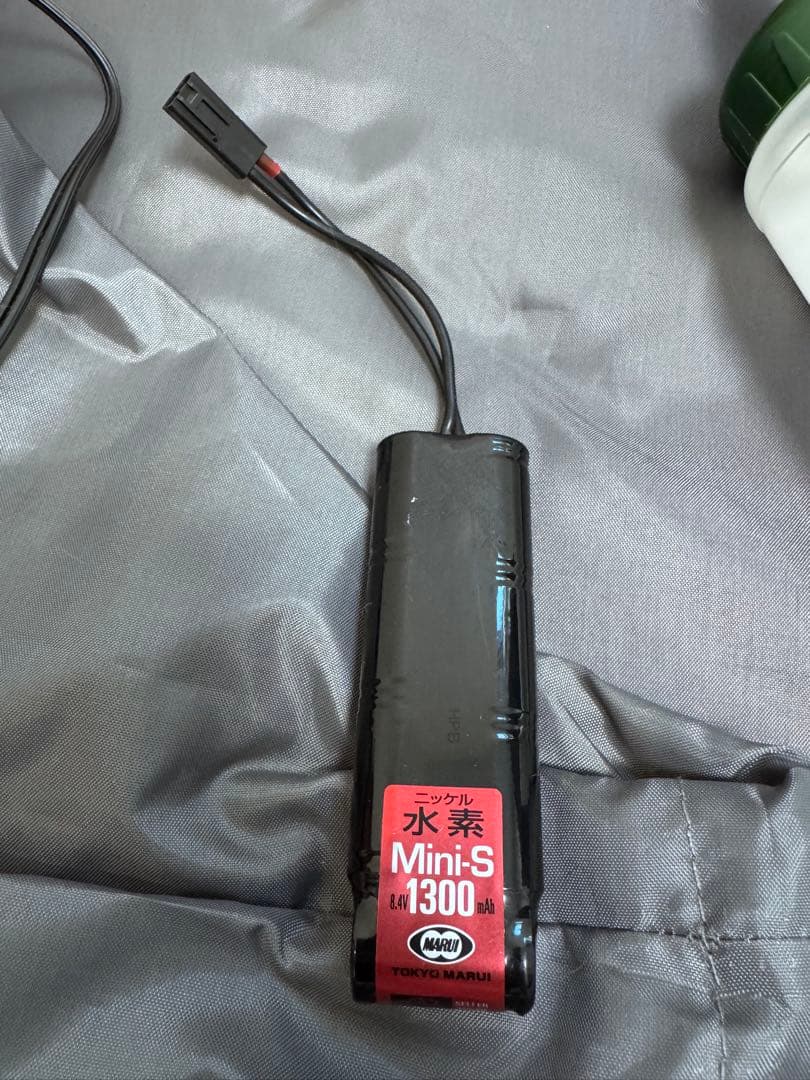 次世代電動ガン M4A1カービン　東京マルイニッケルバッテリー　純正バッテリー付