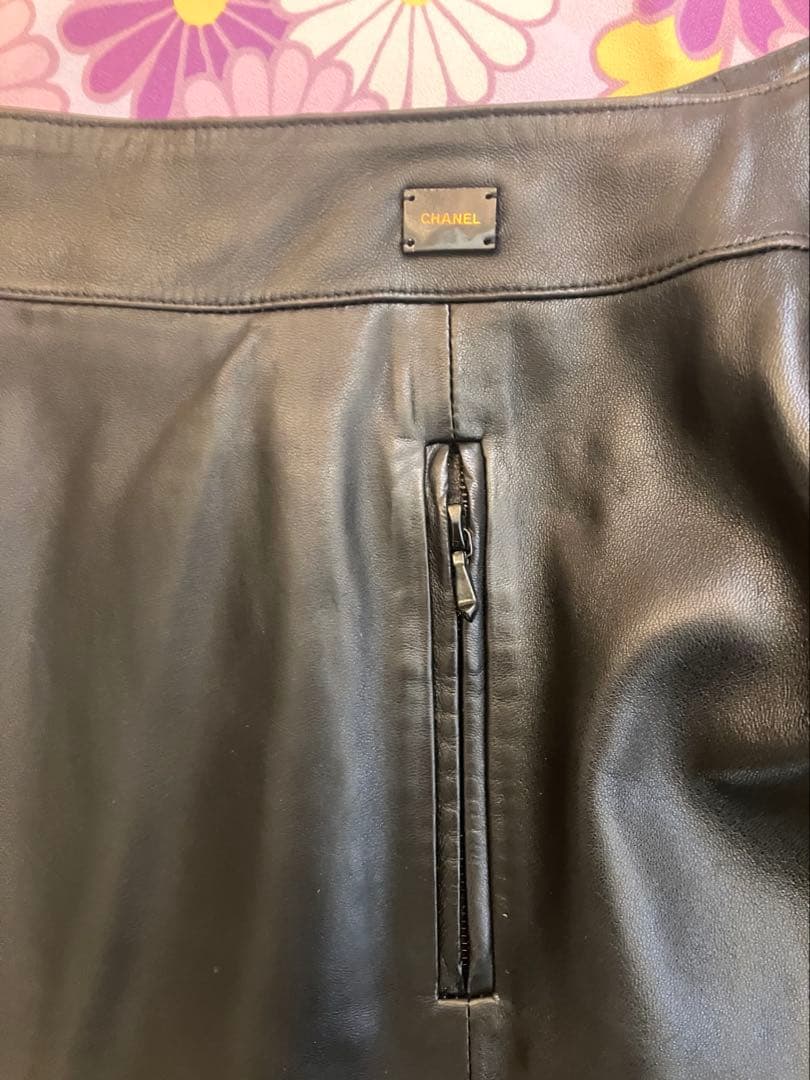 CHANEL レザースカート