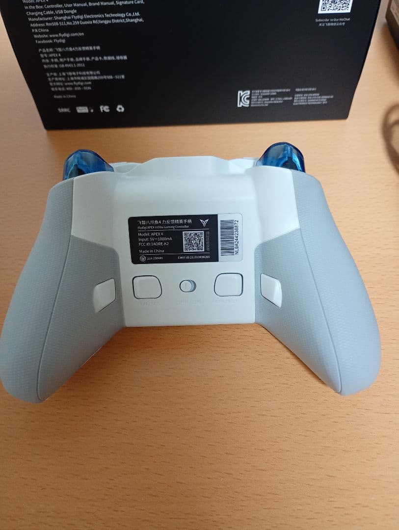 FLYDIGI　ワイヤレスコントローラー 「APEX4」と充電ドック