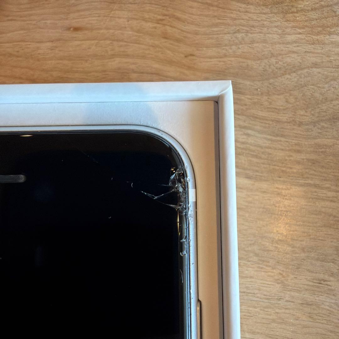 Apple iPhone SE (第2世代) ホワイト　SIMフリー　　ジャンク