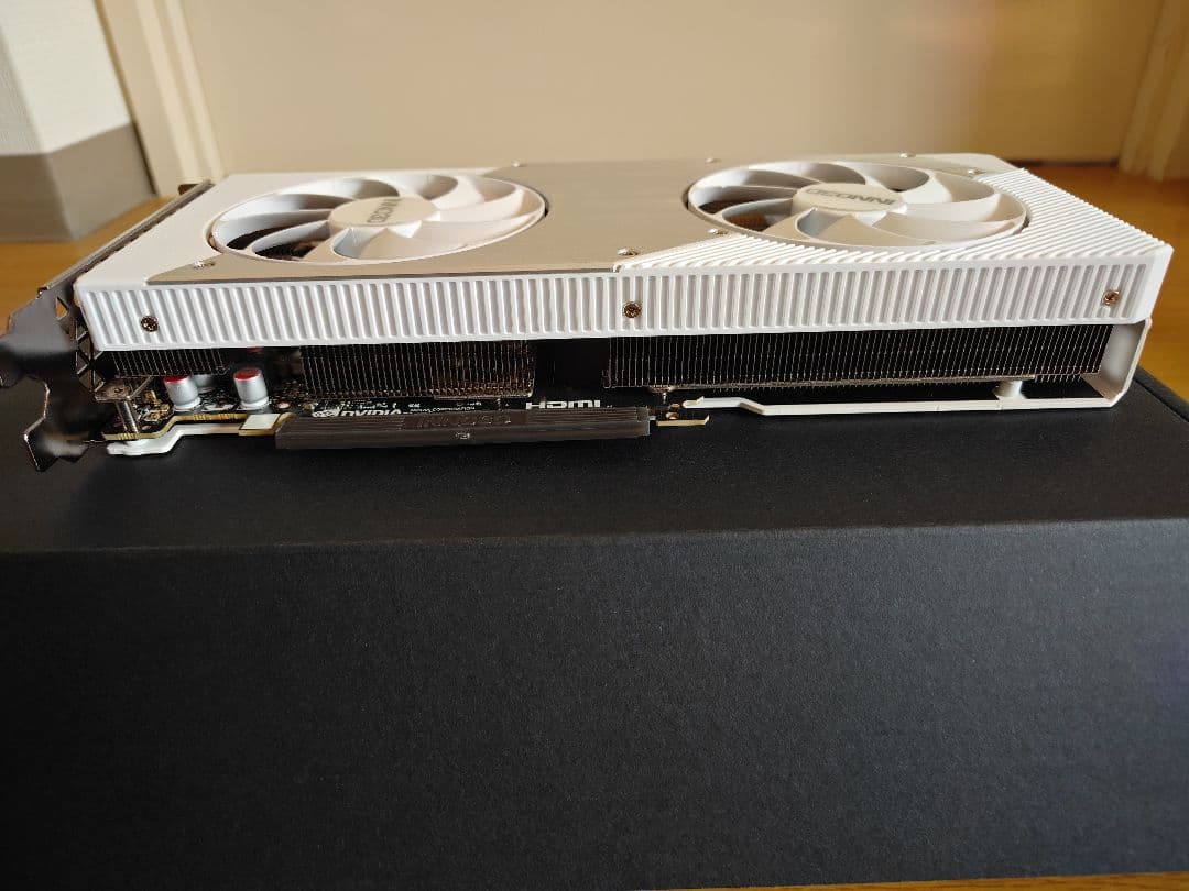 極美品 INNO3D GeForce RTX 5060 Ti 16GB ホワイト