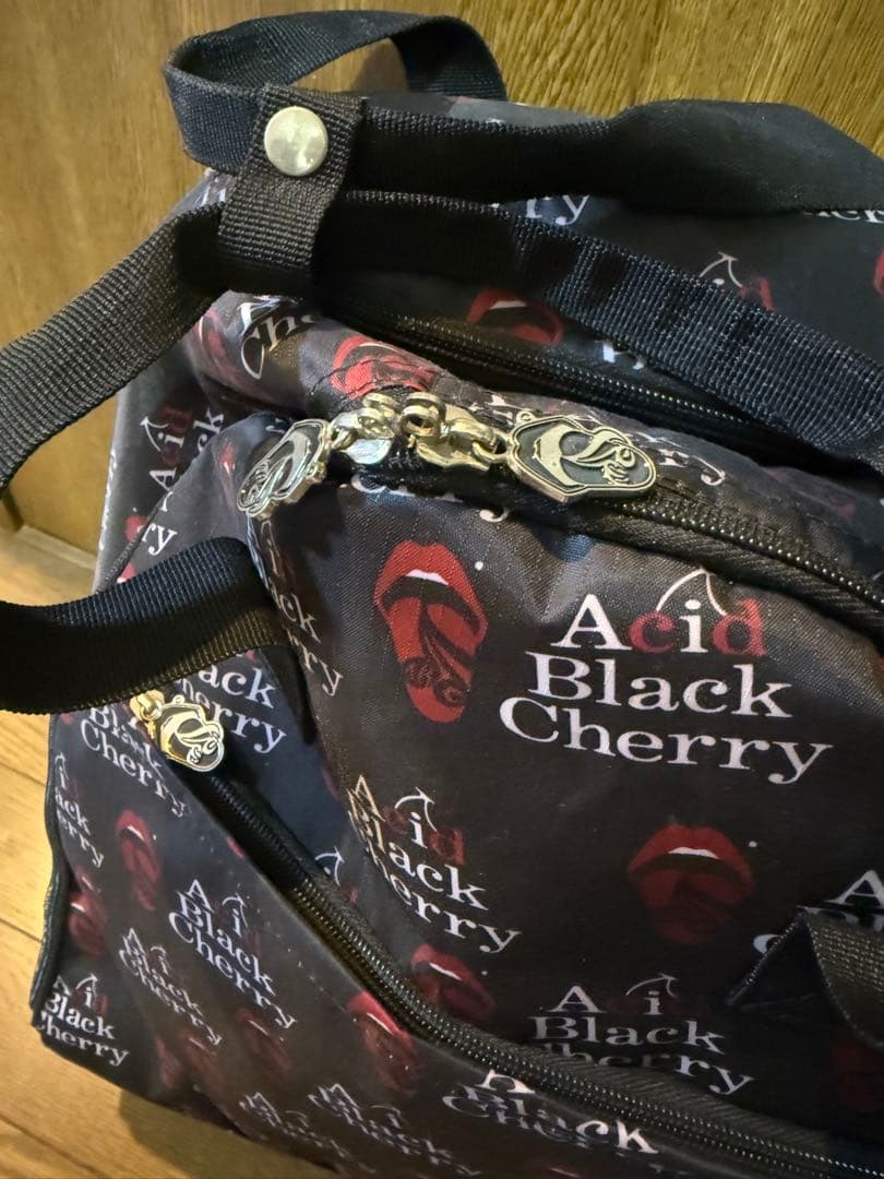 Acid Black Cherry ソフトキャリーケース