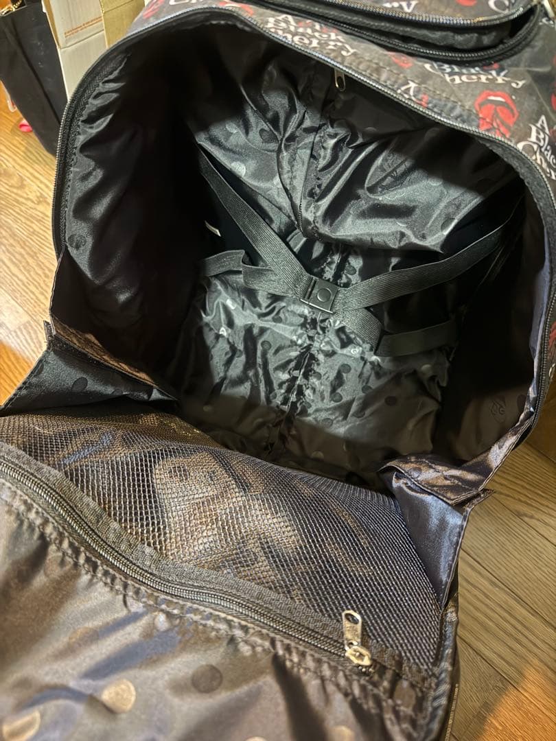 Acid Black Cherry ソフトキャリーケース