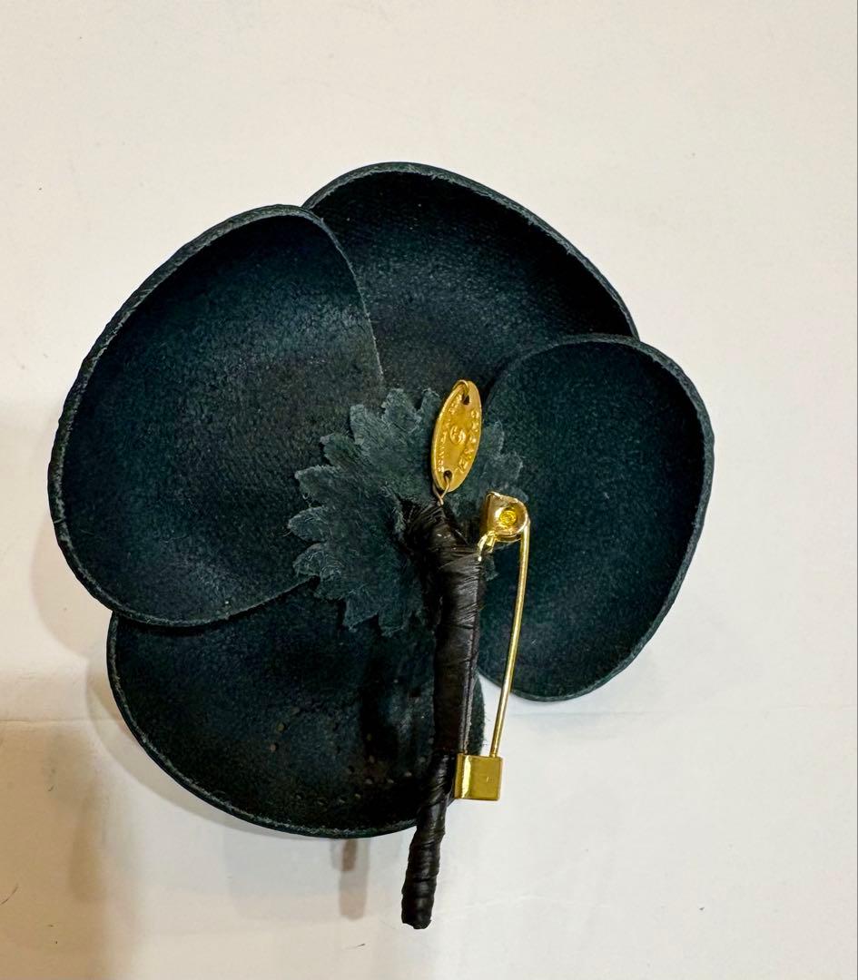 美品☆シャネル　カメリア 黒革コサージュ　ココマーク ロゴ　レザー　ヴィンテージ