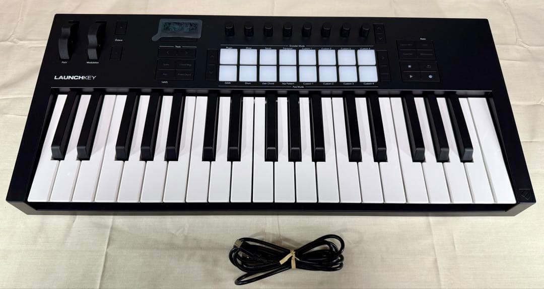 Novation Launchkey 37 MK4 MIDIキーボード