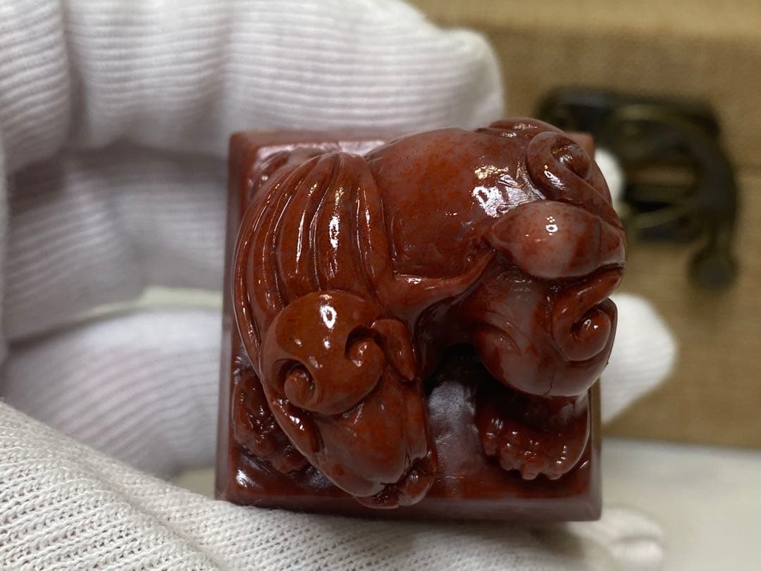 112 寿山石　印材　朱砂　 瑞獣　手彫り　紅石　大印面　篆刻　日展　雅号　箱付