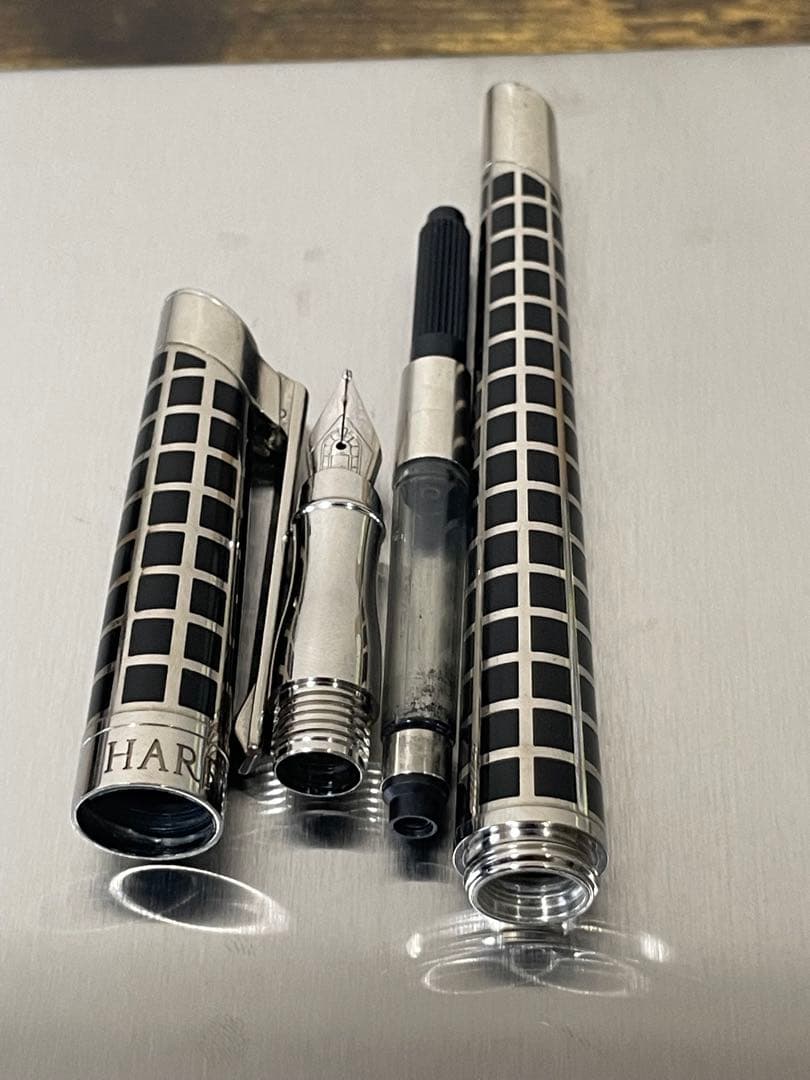 シリアルナンバー　ダイヤモンド　パラジウム仕上げ　ハリーウィンストン　万年筆