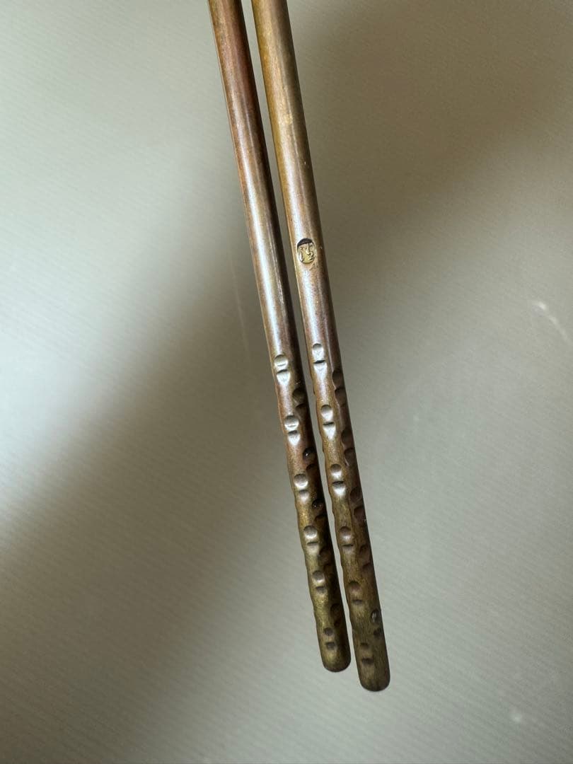 2910 火箸　南鐐松笠頭　真鍮　大西清右衛門作　茶道具