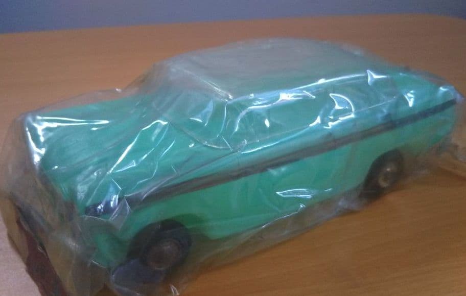 年始セール。珍品 セドリック 縦目 ポリ製 ブリキ