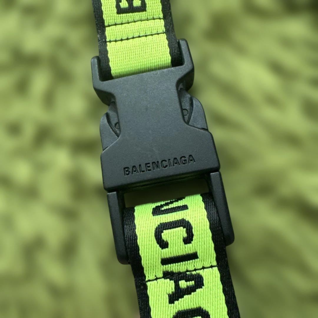 バレンシアガ　スマホストラップ　ネックストラップ　ロゴ入り