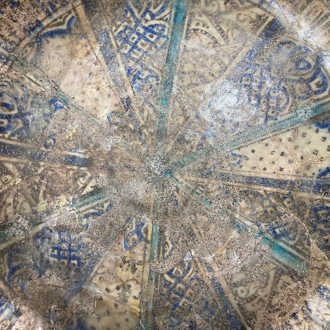 【発掘品】古代ペルシャ「白地藍黒彩鱗文鉢」12~13世紀 イスラム古陶器 考古学