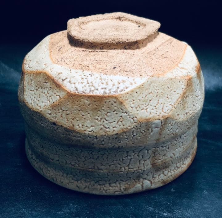 究極の美◼️蔵からダイヤモンドの様に美しくカットされた抹茶茶碗が出てきました。