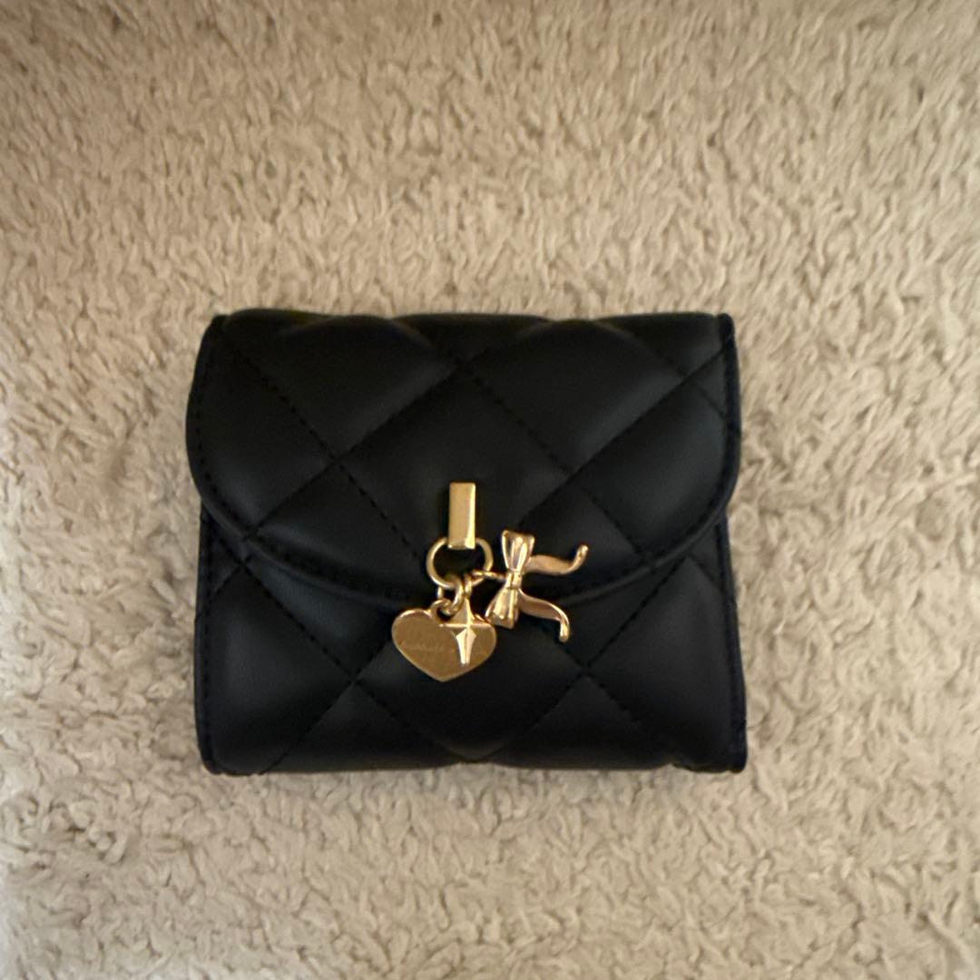 CHARLES & KEITH 三つ折財布 ブラック キルティング