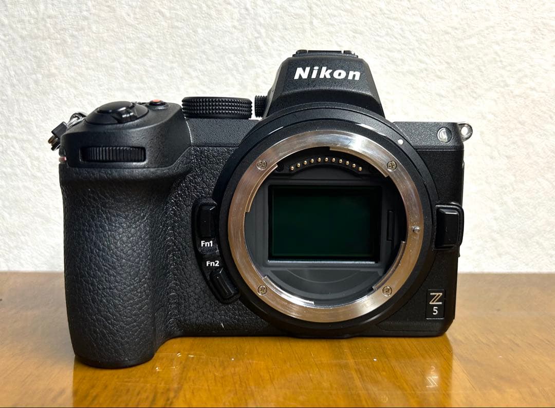 Nikon z5 ボディ　中古　おまけ付き