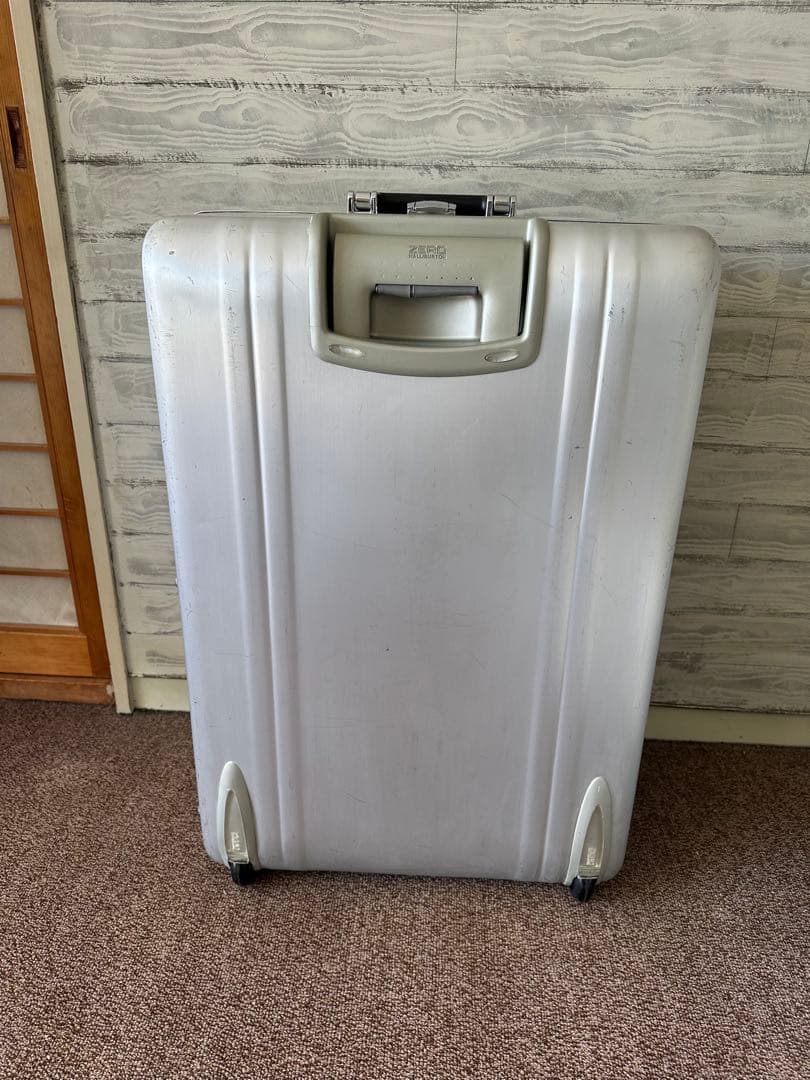 ゼロハリバートンシルバー キャリーケース 2輪 ハンドル付き