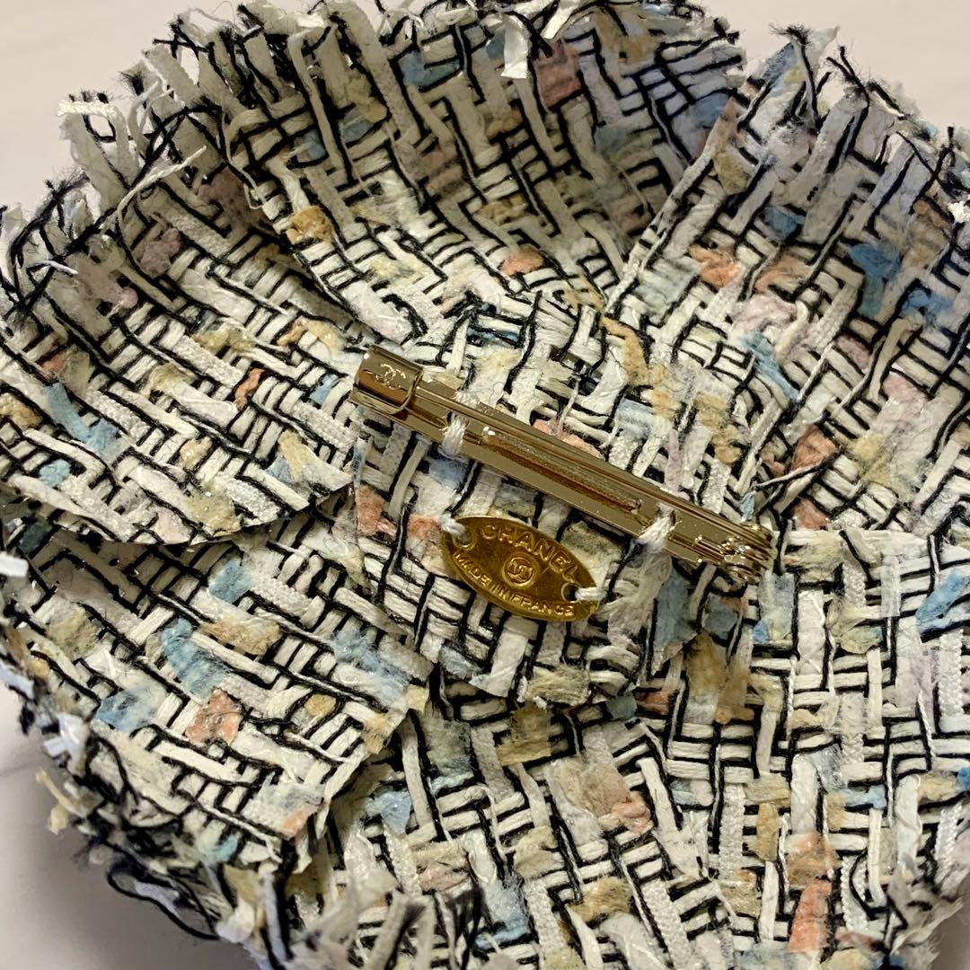 シャネル　カメリア　コサージュ　ブローチ　マルチカラー