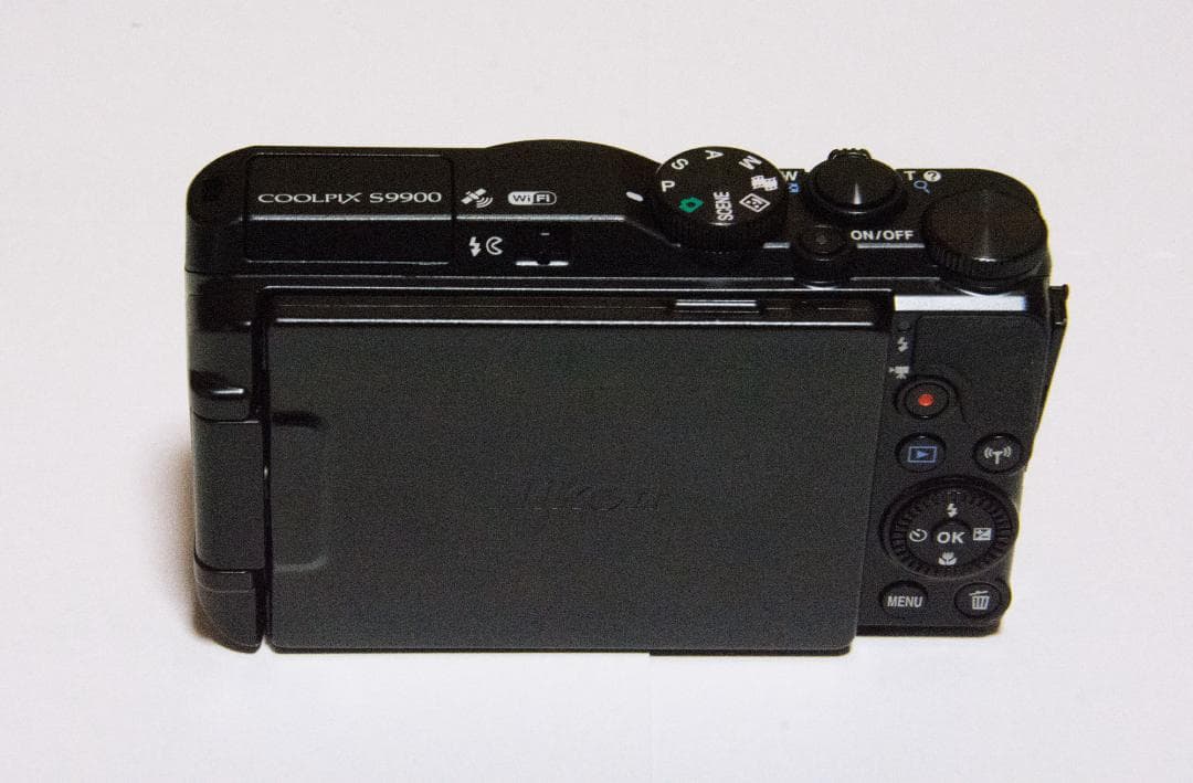ニコンCOOLPIX S9900（ブラック）（純正ケース付き）