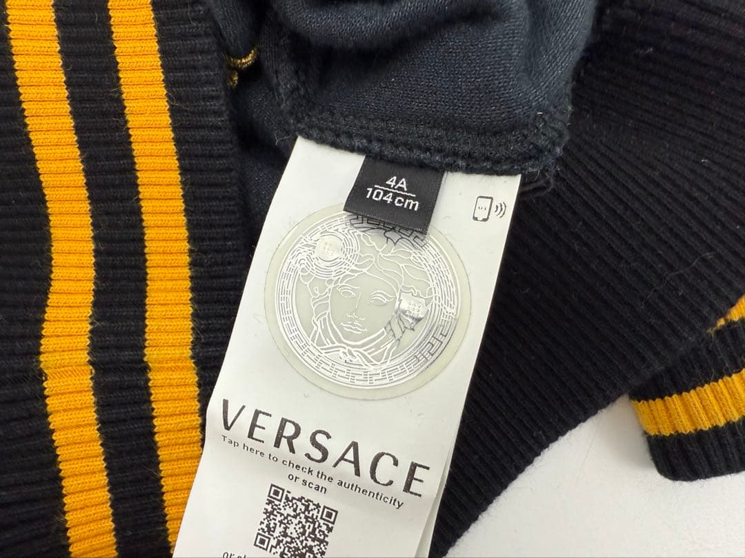 【定価10万中古】2点セット‼️ヴェルサーチ キッズ パーカー(サイズ：4歳)