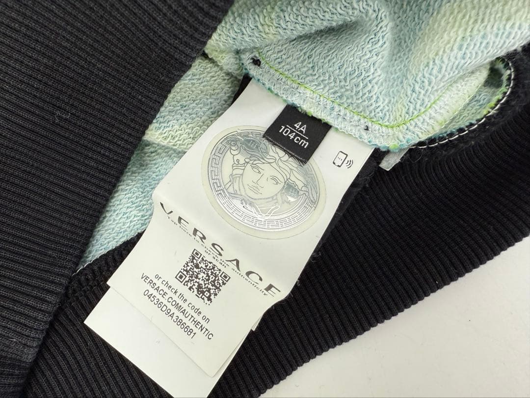 【定価10万中古】2点セット‼️ヴェルサーチ キッズ パーカー(サイズ：4歳)