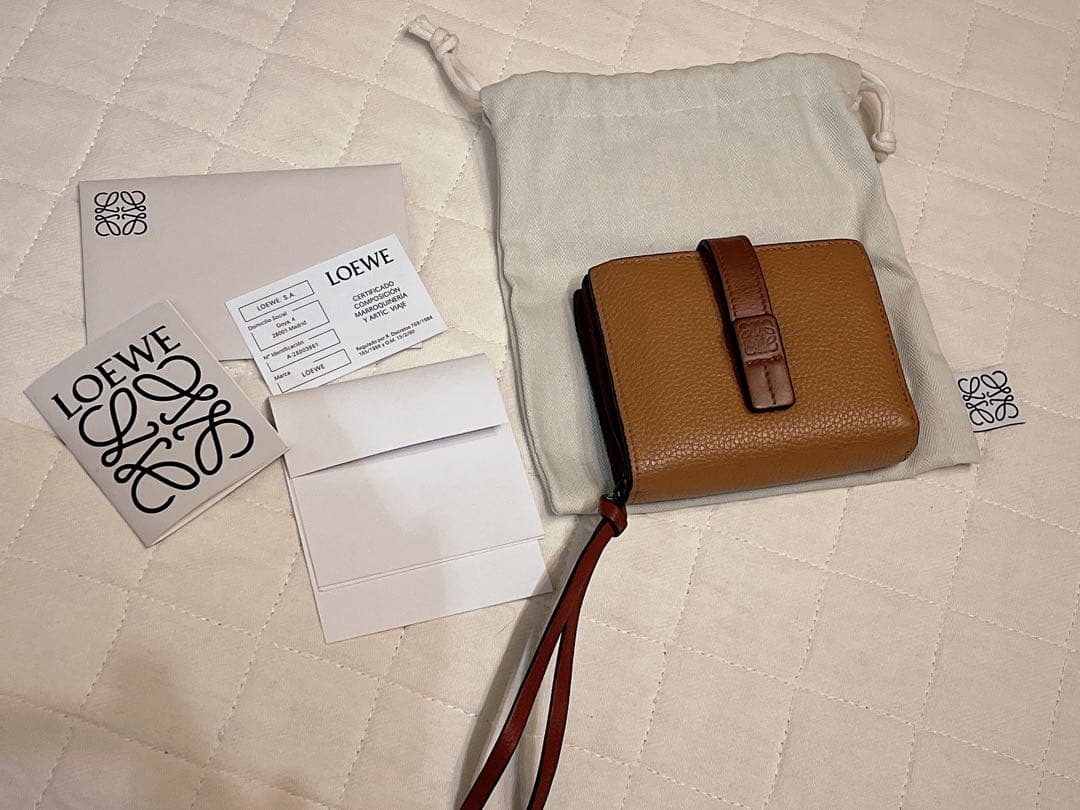 LOEWE 二つ折り財布 ブラウン