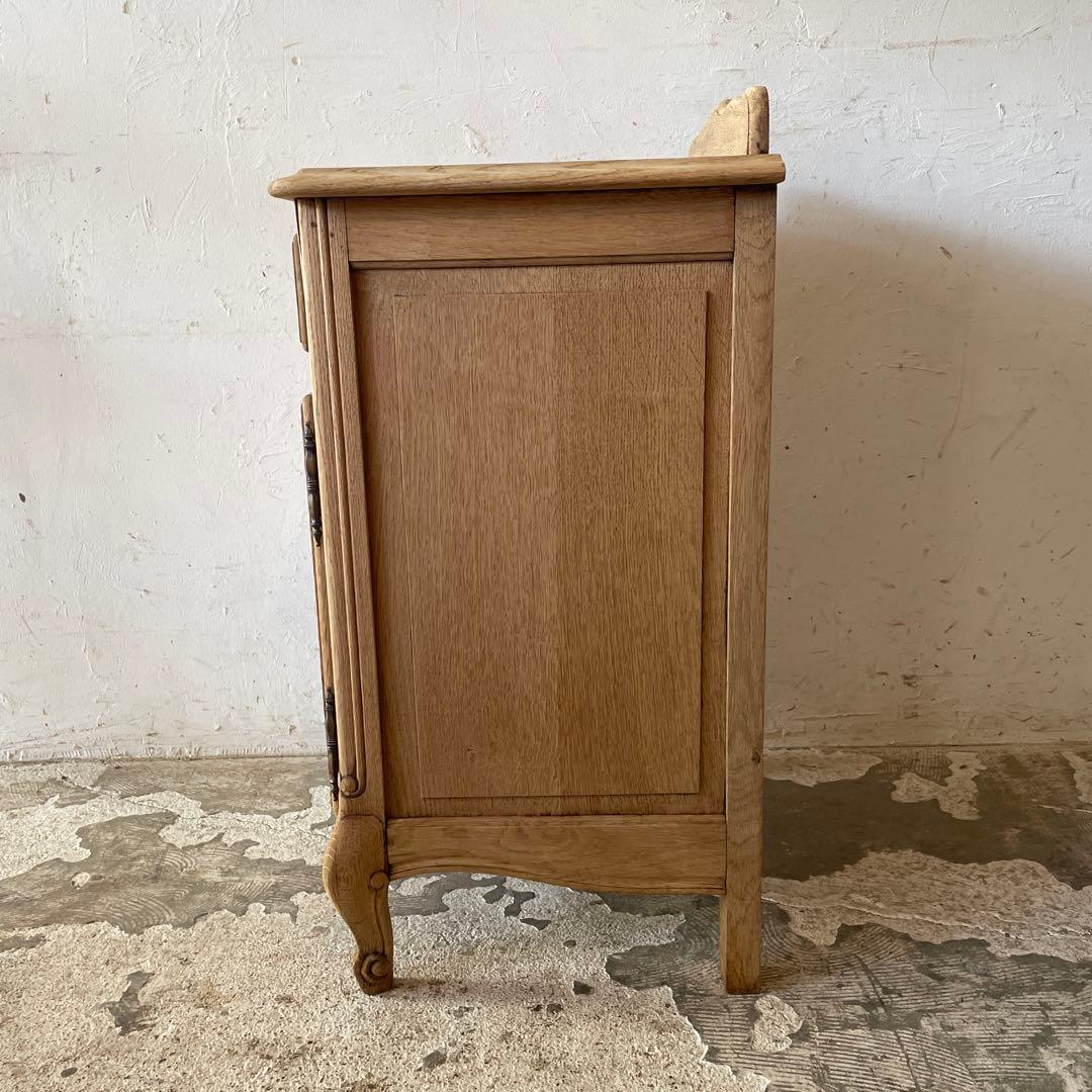 ベッドサイドドロワーキャビネット　ベッドサイドテーブル 剥離