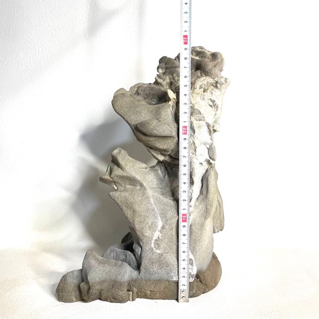 『祈る人の形をした岩』　天然岩　オブジェ　　縁起物　鑑賞石