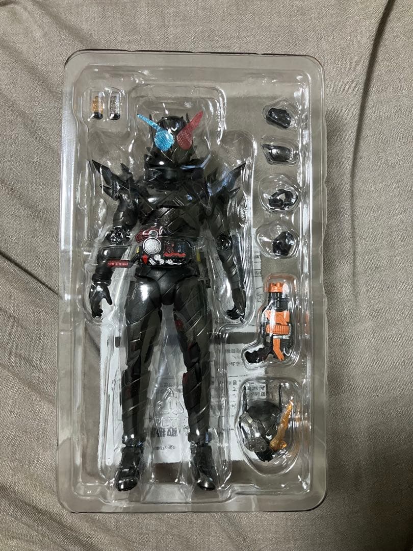 S.H.Figuarts 仮面ライダービルド ラビットタンクハザードフォーム